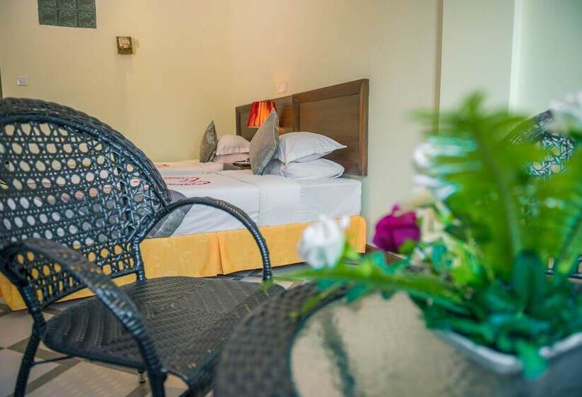 هتل Ocean Blue Ngwe Saung Beach