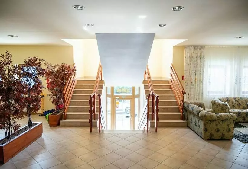 هتل Penzión Zefir Bojnice