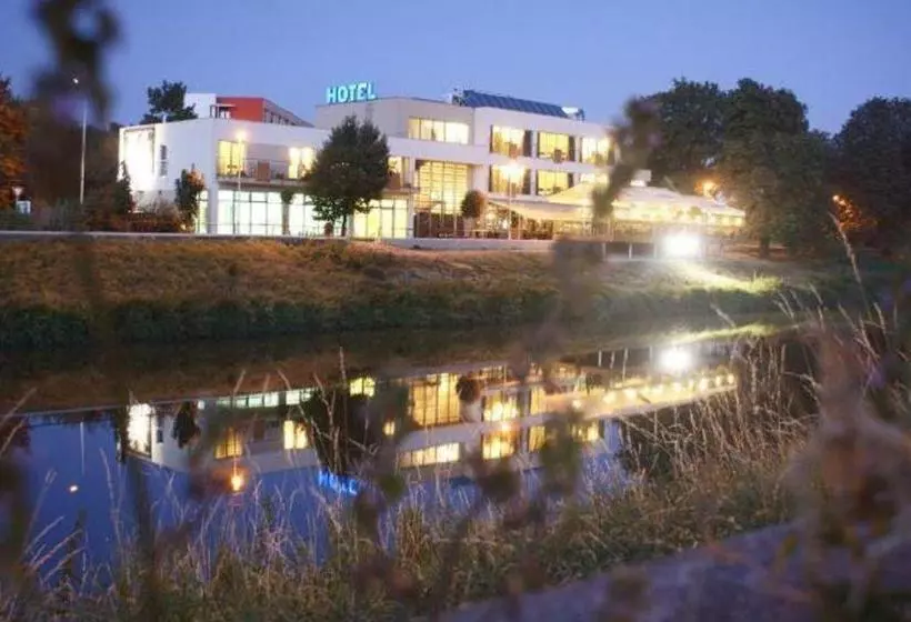 Hotel River
