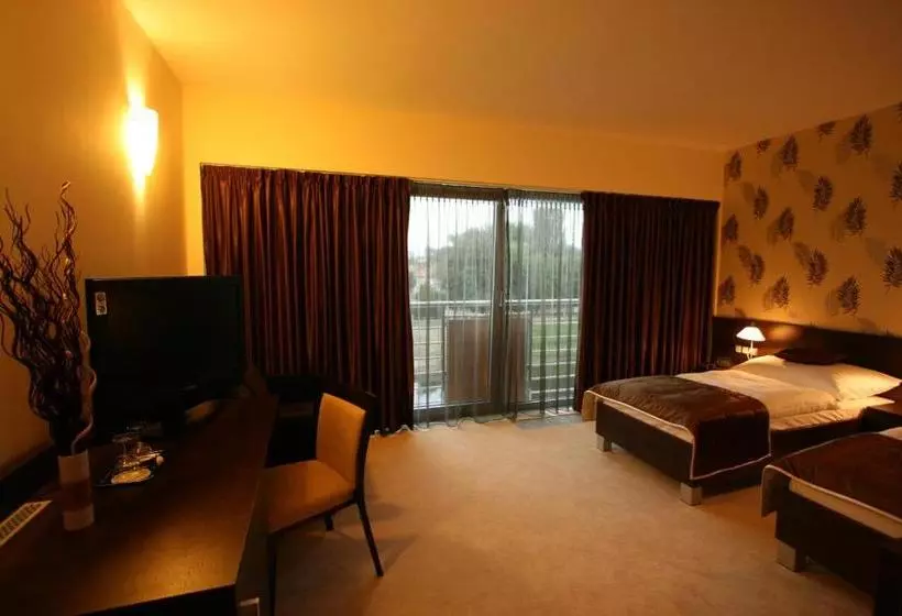 Hotel River