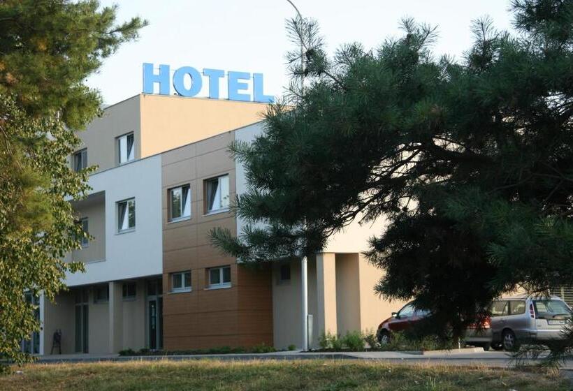 בית מלון כפרי River