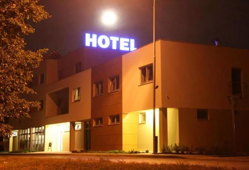 Hotel River