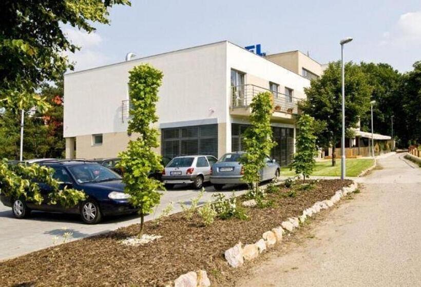 בית מלון כפרי River