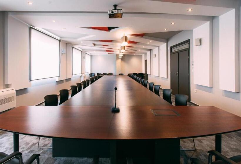 هتل Romantique Veles