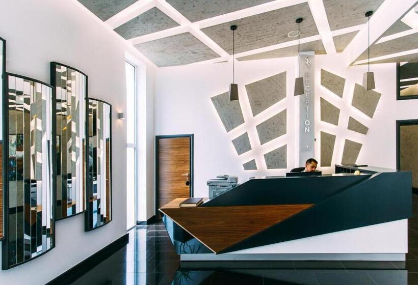 هتل Romantique Veles