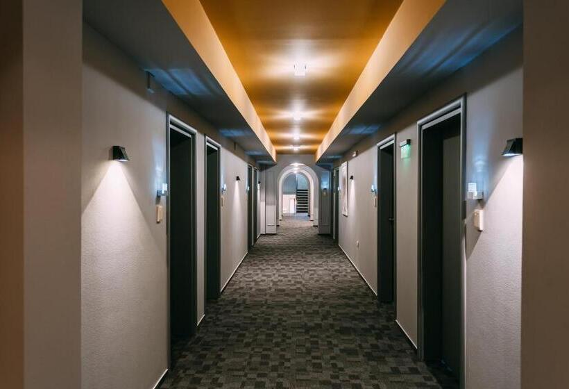 هتل Romantique Veles