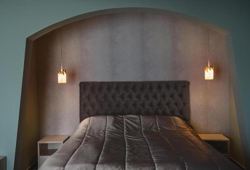 هتل Romantique Veles