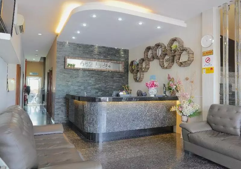 Hotelli 682 Lodge