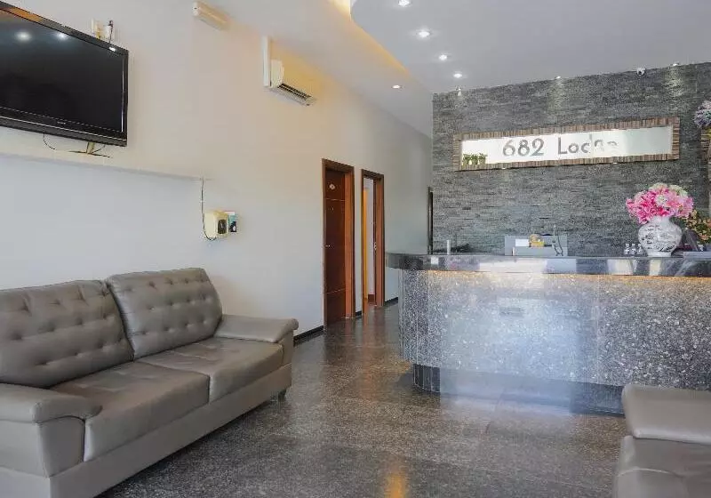 Hotelli 682 Lodge
