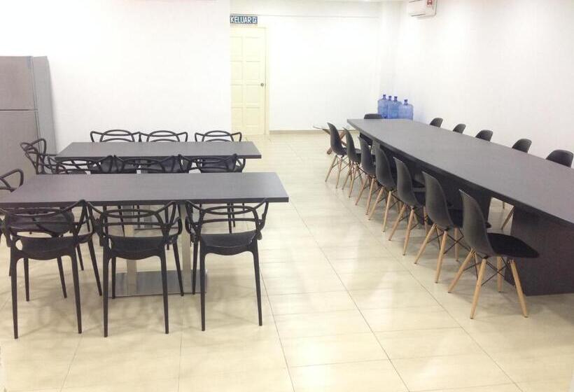 Crystal Garden Hotel   Seri Kembangan