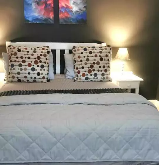 Tiffanys B&b, Pub & And Teagarden