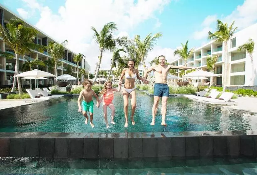 Family Selection at Grand Palladium Select Costa Mujeres Resort & Spa - All Inclusive