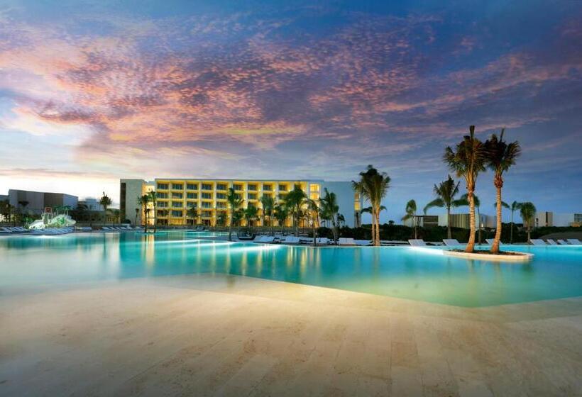 Family Selection at Grand Palladium Select Costa Mujeres Resort & Spa - All Inclusive