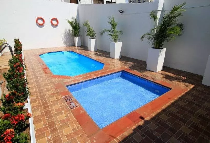 ホテル Rodadero Inn By Geh Suites