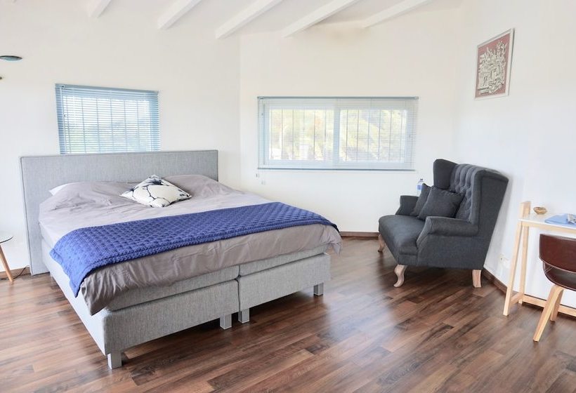 Bed and Breakfast The White House Boutique Villa