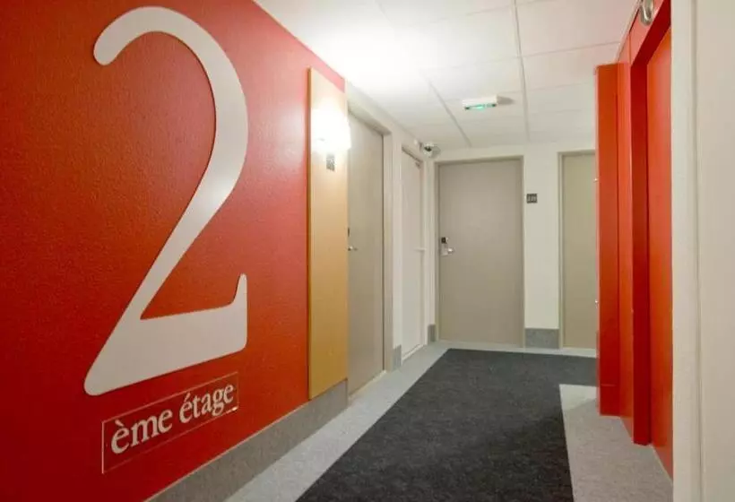 B&b Hotel Villeneuve Loubet Village