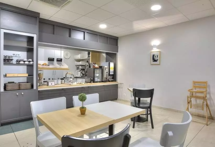 B&b Hotel Villeneuve Loubet Village