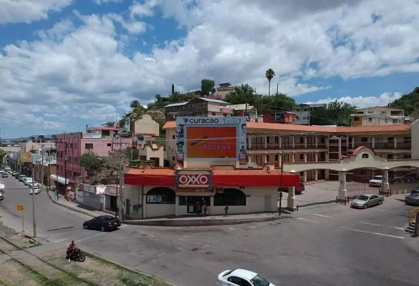 Hotelli Colonial De Nogales