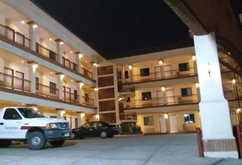 Hotelli Colonial De Nogales
