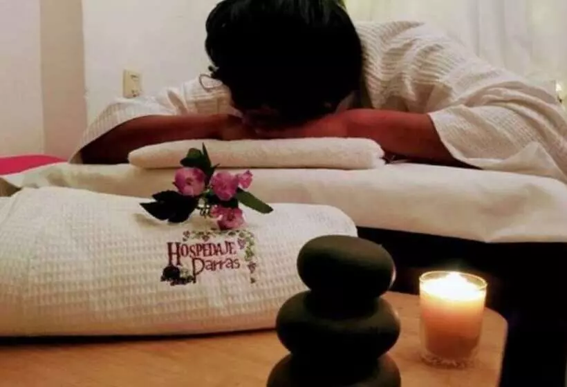 ホテル Hospedaje Parras
