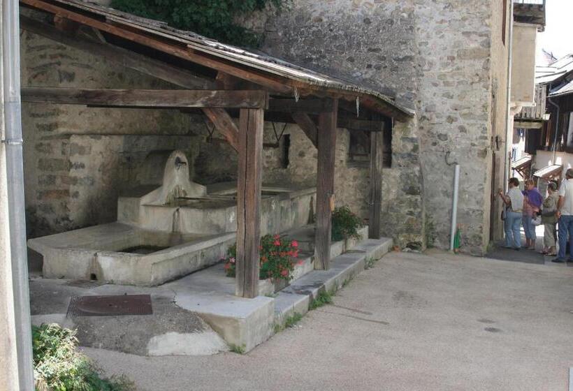 Отель Hôtel Saint Jean