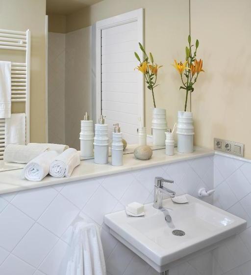 Hotel Mar De Tasmània   Auto Check In