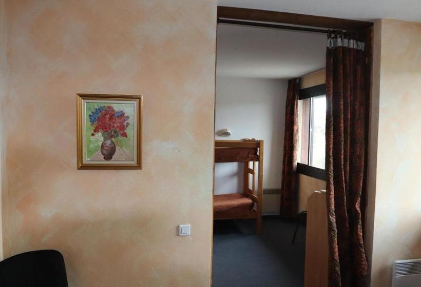 Отель Hôtel Saint Jean