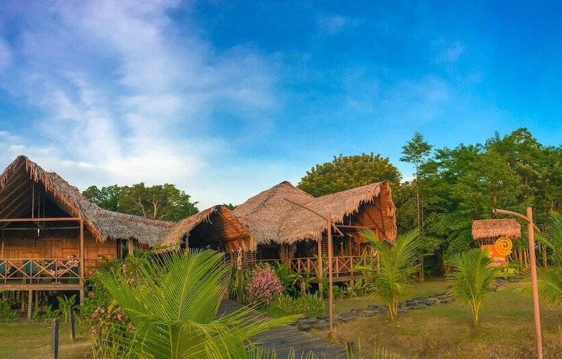 هتل On Vacation Amazon