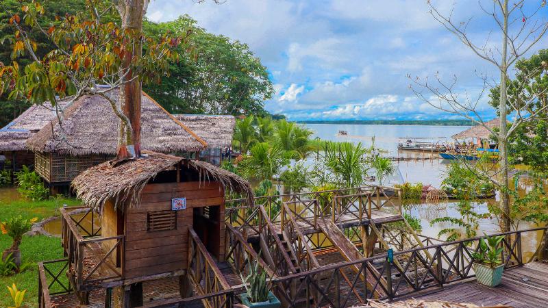 هتل On Vacation Amazon