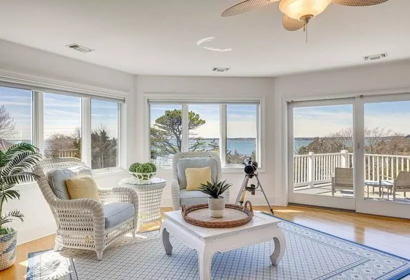 Hamptons Home Near Beaches W/ Pool & Water Views!