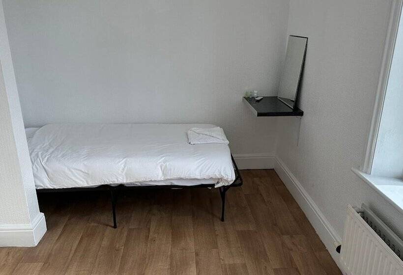 Pensió Elmbridge Road