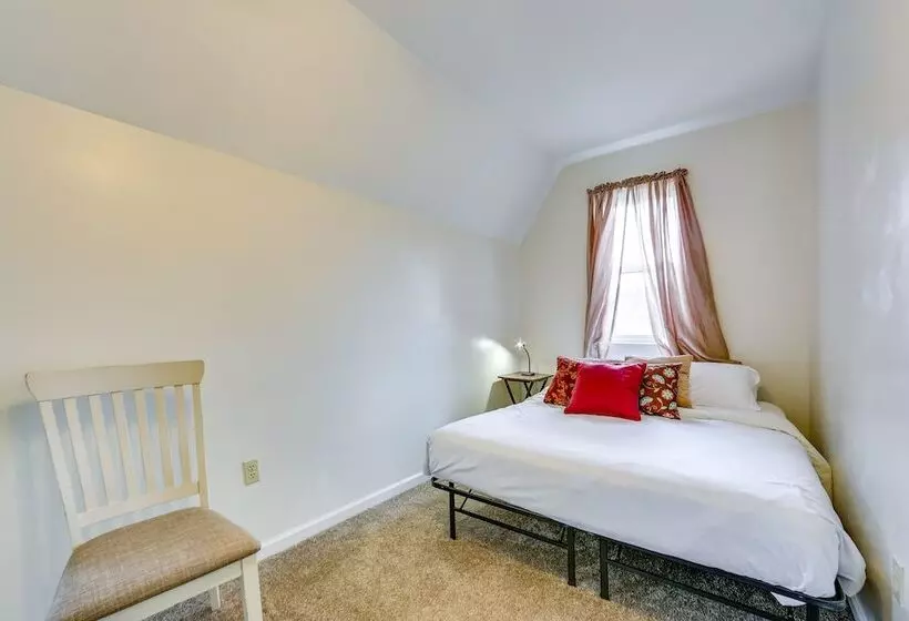 Cozy East Pittsburgh Home   7 Mi To Frick Park!