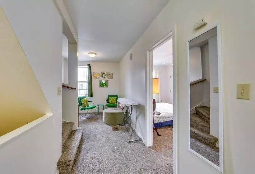 Cozy East Pittsburgh Home   7 Mi To Frick Park!