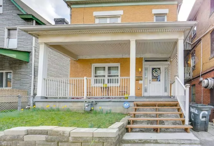 Cozy East Pittsburgh Home   7 Mi To Frick Park!
