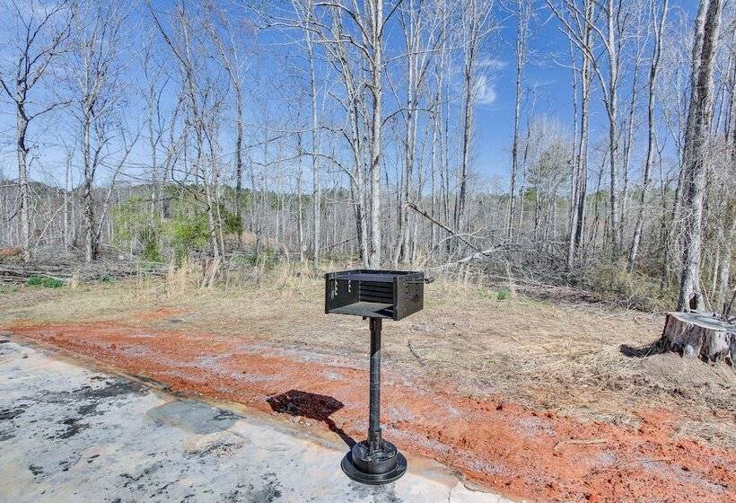 Cozy Mississippi Cabin W/ Covered Porch & Grill!