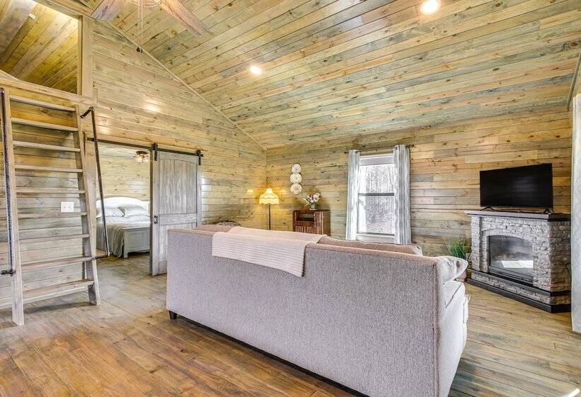 Cozy Mississippi Cabin W/ Covered Porch & Grill!