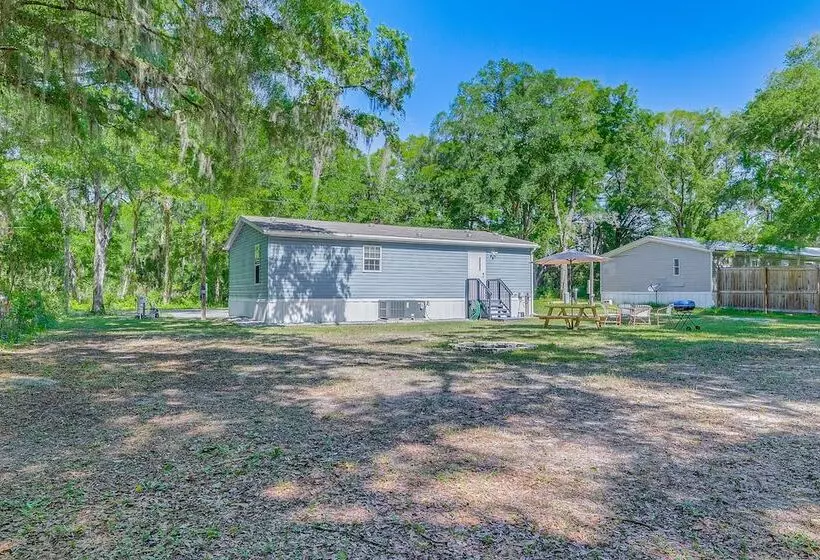 7 Mi To Crystal River: Home W/ Yard & Fire Pit!