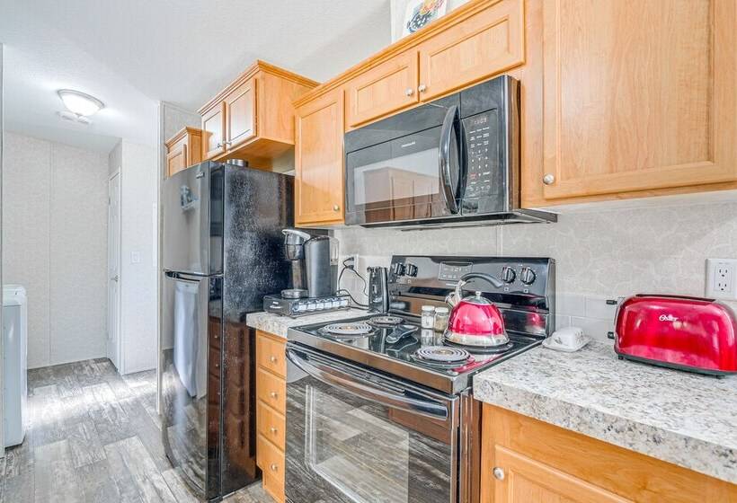 7 Mi To Crystal River: Home W/ Yard & Fire Pit!