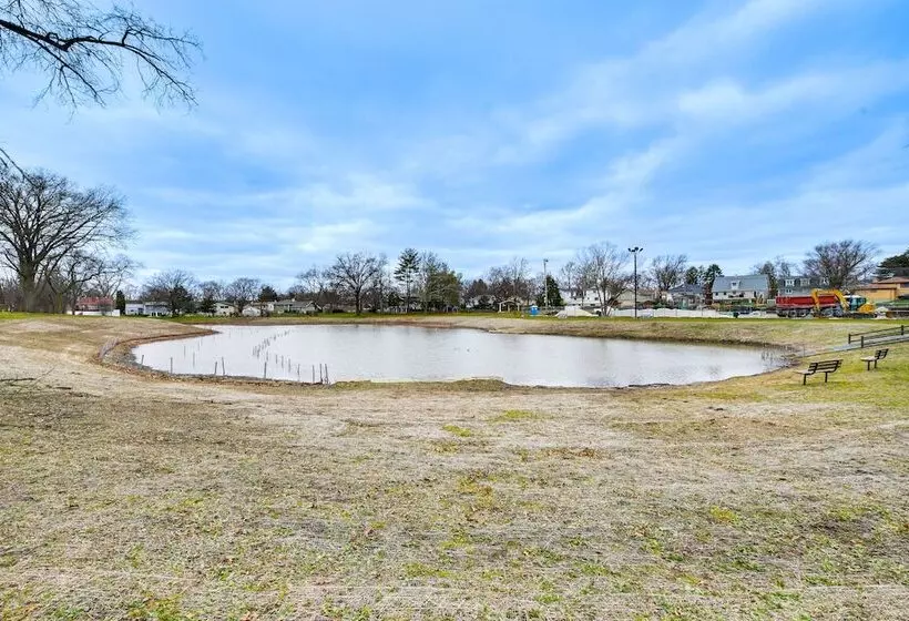 Family Friendly Villa Park Home: 16 Mi To Chicago!