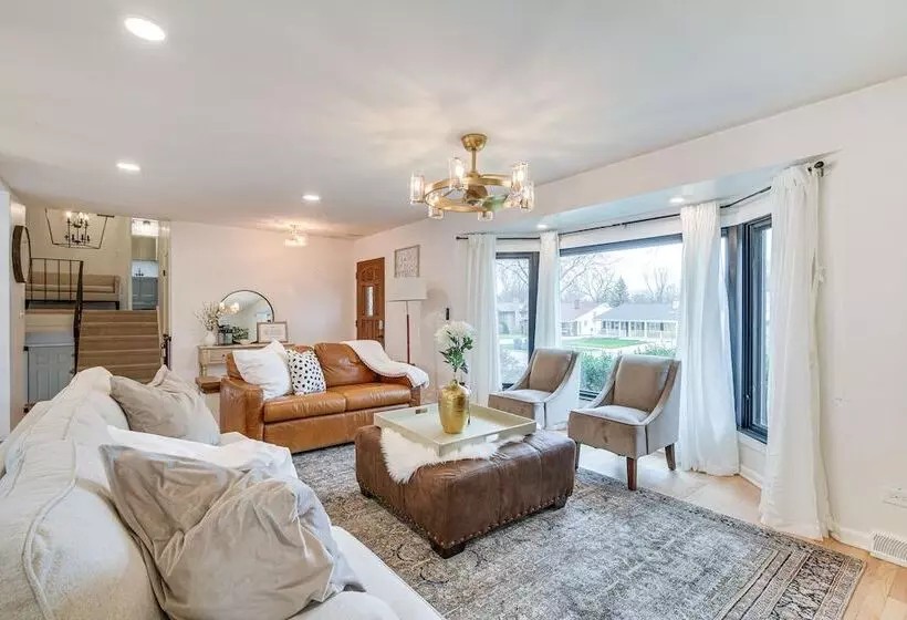 Family Friendly Villa Park Home: 16 Mi To Chicago!