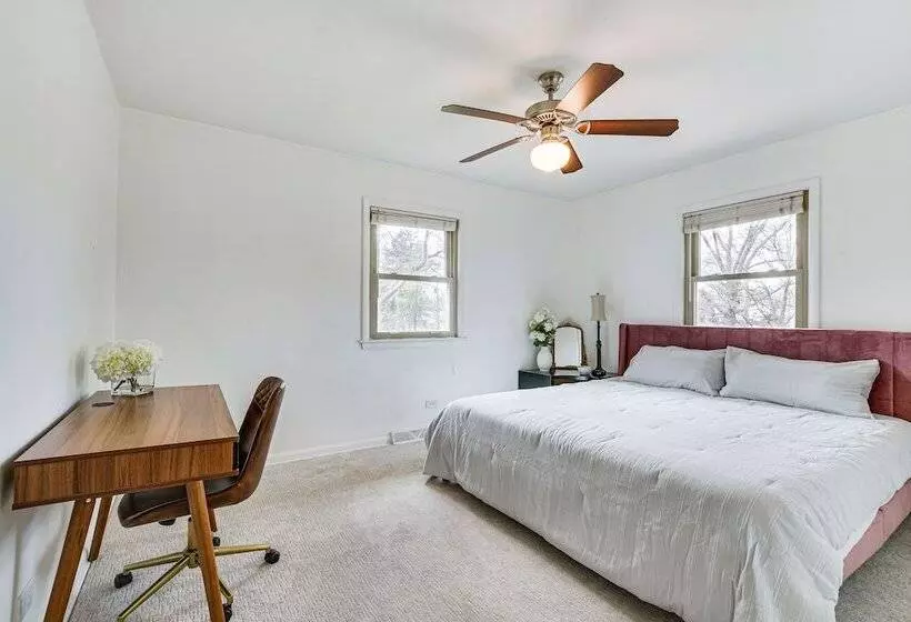 Family Friendly Villa Park Home: 16 Mi To Chicago!