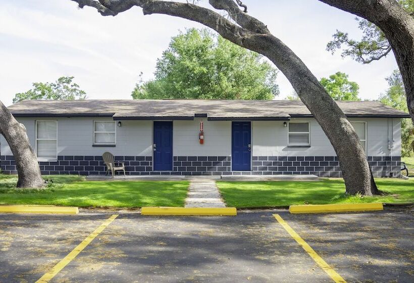 בית מלון כפרי University Serenity Suites 15th