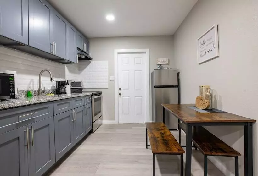 هتل University Serenity Suites 15th