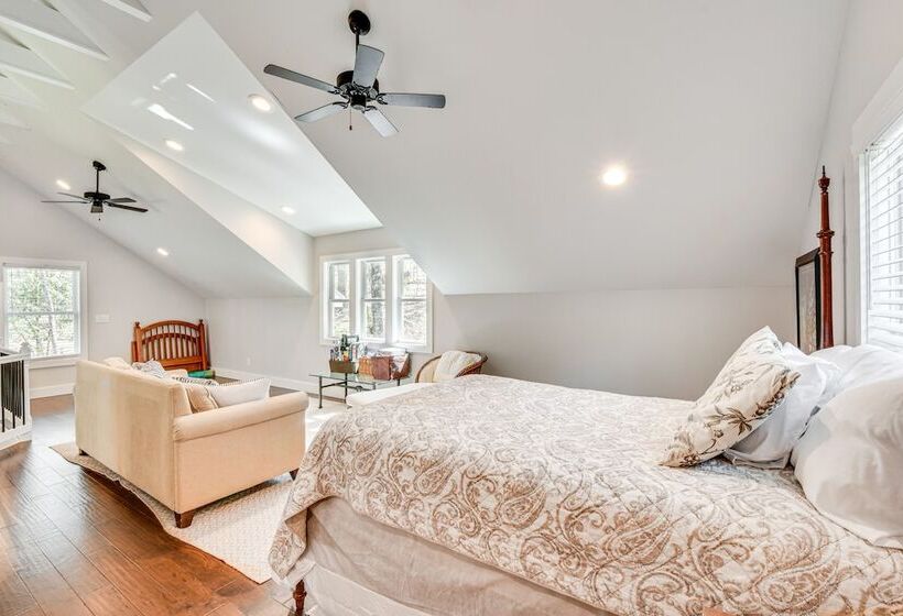 Bright Highlands Retreat Near Waterfalls & Trails