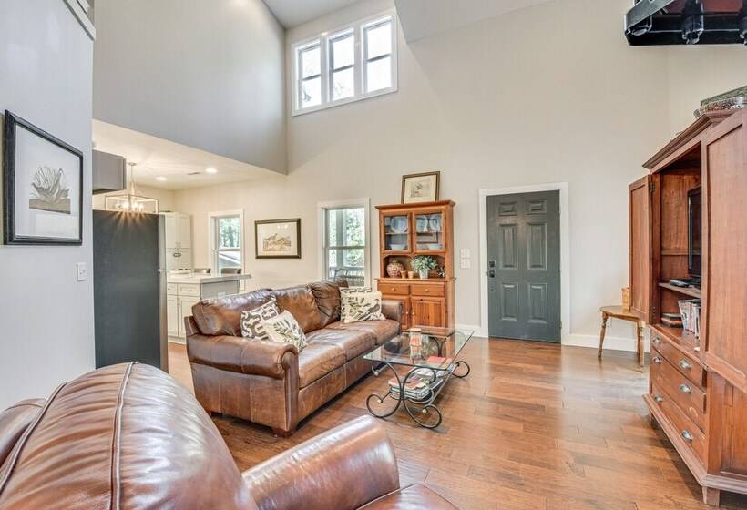 Bright Highlands Retreat Near Waterfalls & Trails