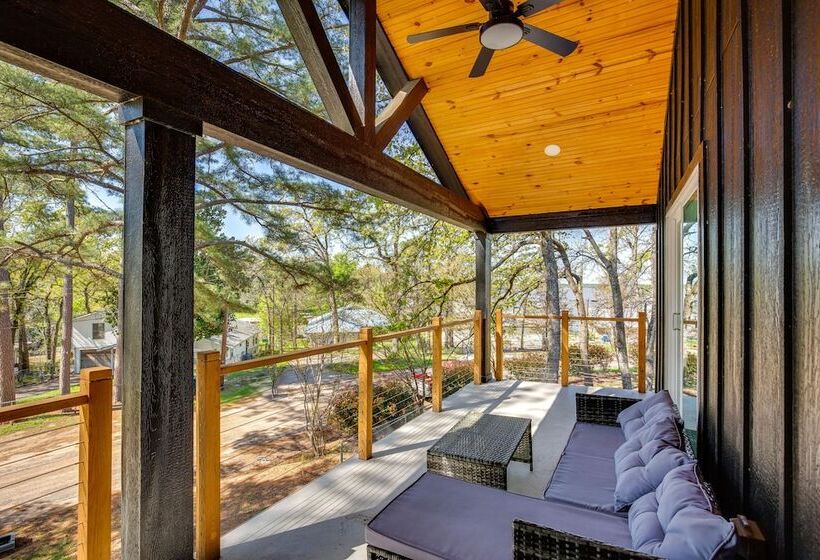 Fire Pit + Grill: Lakeside Gun Barrel City Home!