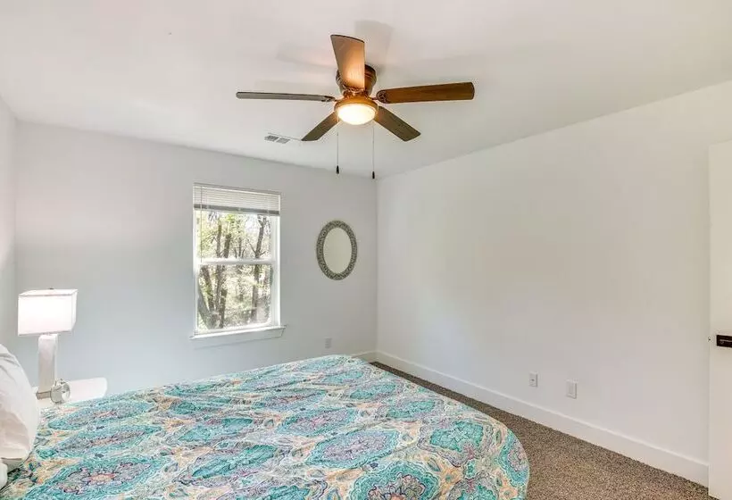 Fire Pit + Grill: Lakeside Gun Barrel City Home!