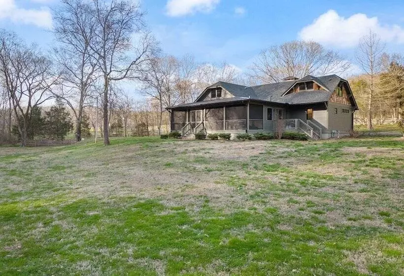 Leipers Retreat Secluded 3 Bdr Craftsman Home