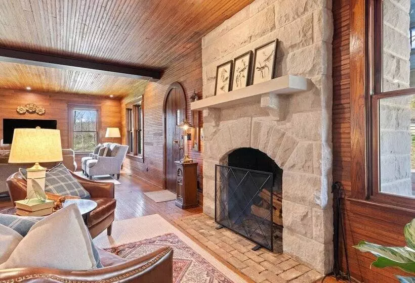 Leipers Retreat Secluded 3 Bdr Craftsman Home