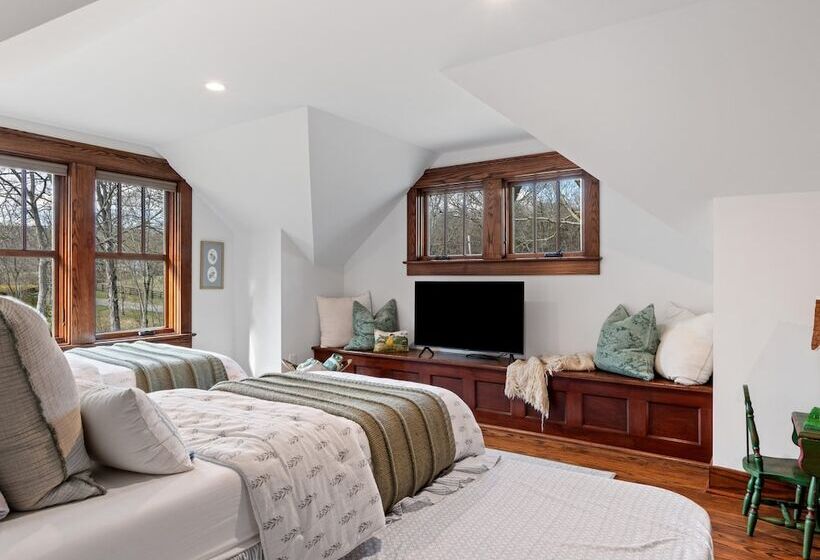 Leipers Retreat Secluded 3 Bdr Craftsman Home